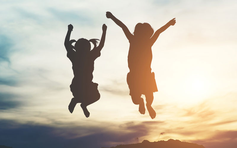 enfant qui sautent 